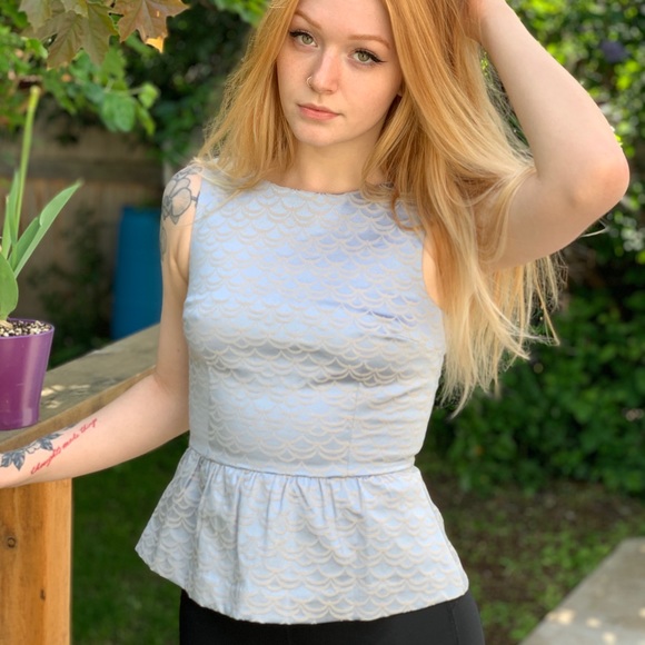 Blue Shell Pattern Blouse - Picture 2 of 3